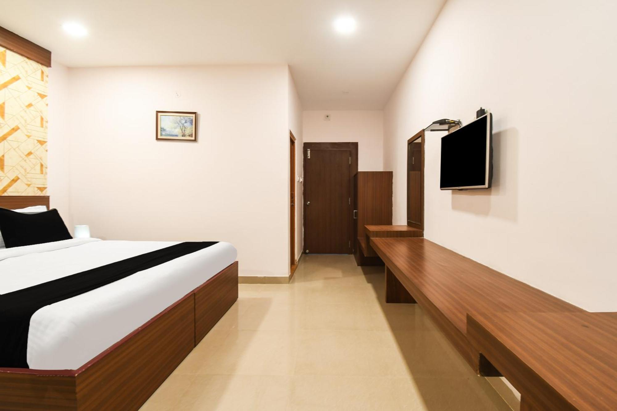 Super Townhouse Best Inn Khandagiri Exterior foto