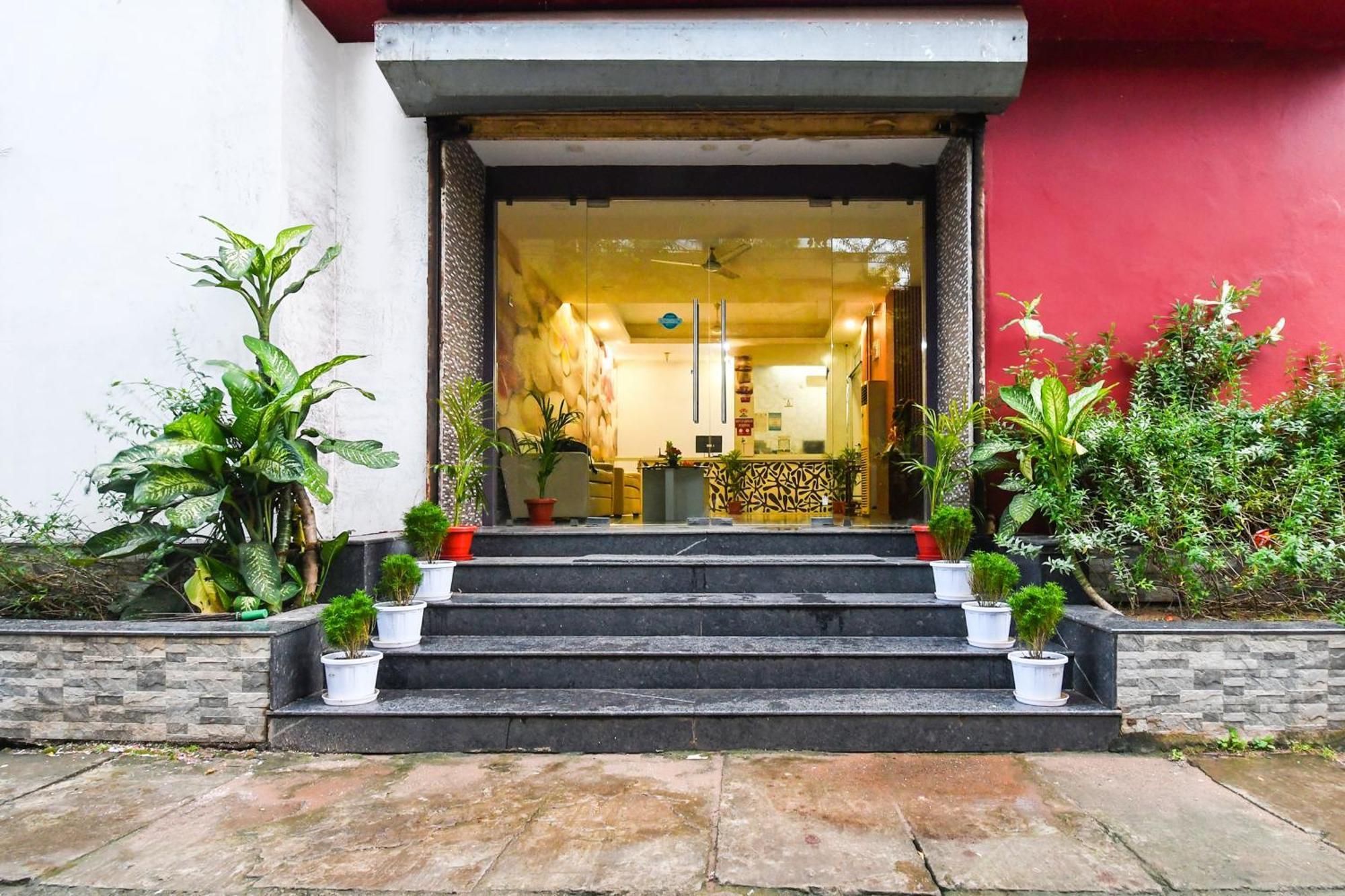 Super Townhouse Best Inn Khandagiri Exterior foto